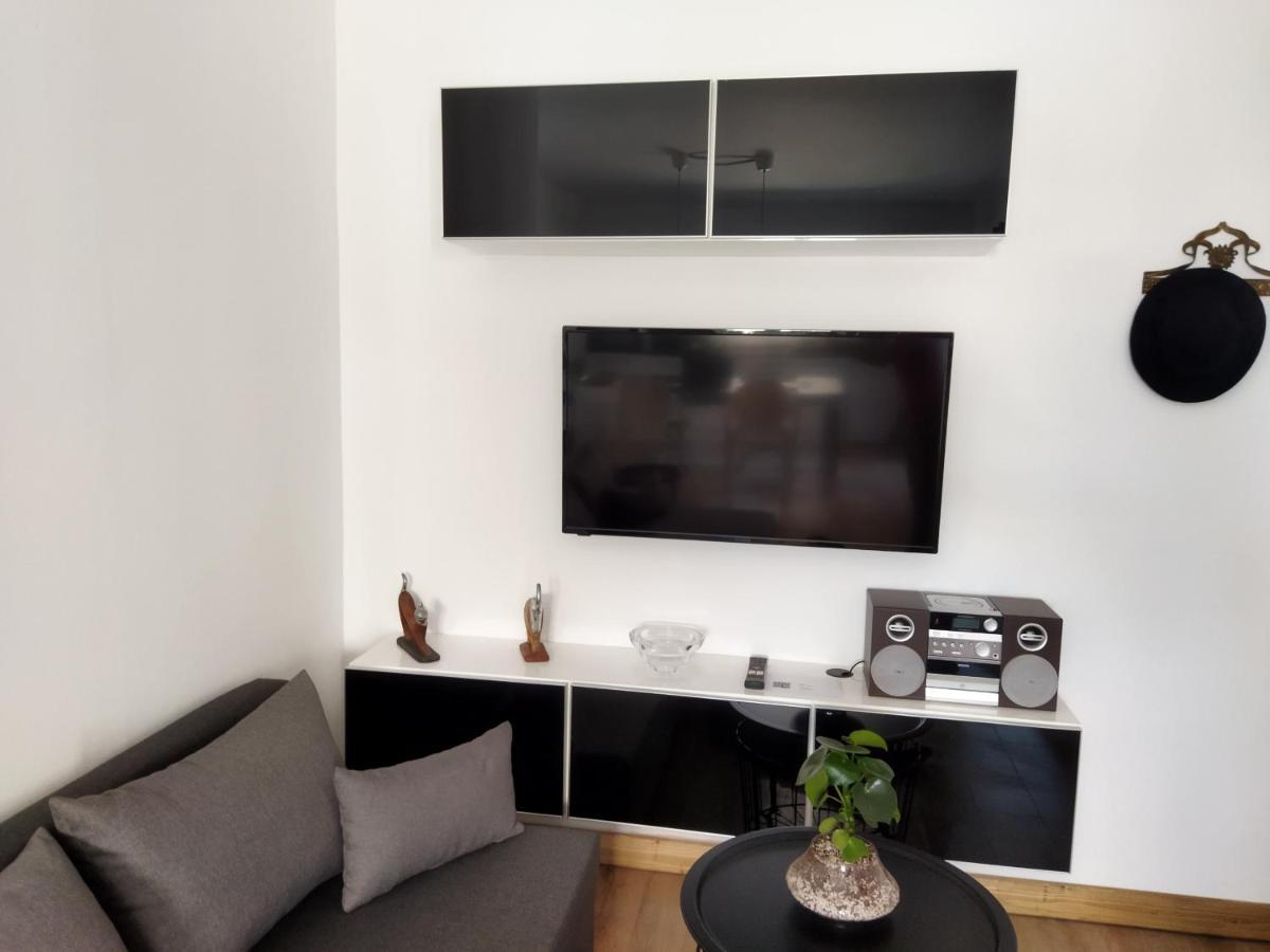 Minimal Apartment By The Beach Corinth エクステリア 写真