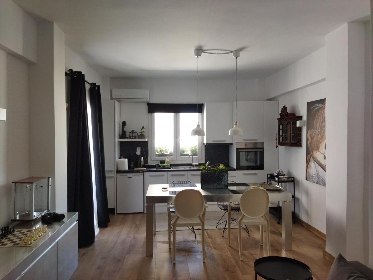 Minimal Apartment By The Beach Corinth エクステリア 写真