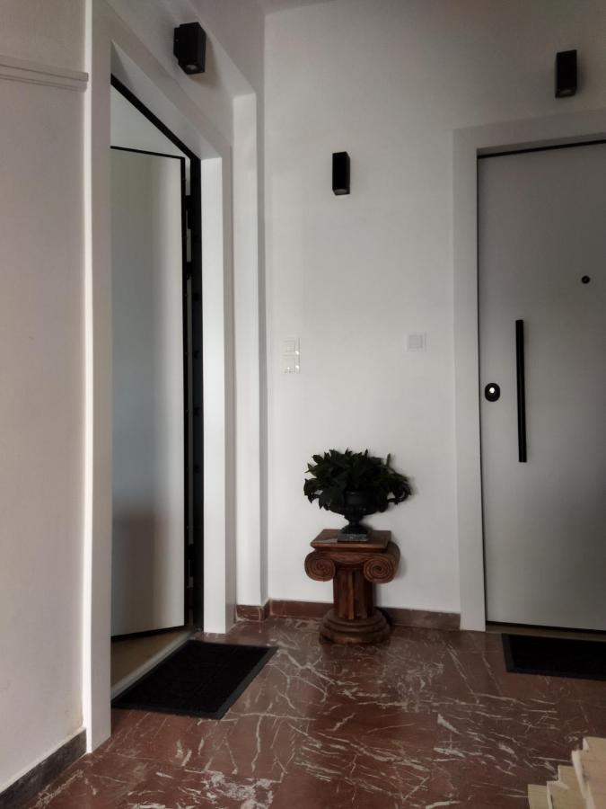 Minimal Apartment By The Beach Corinth エクステリア 写真