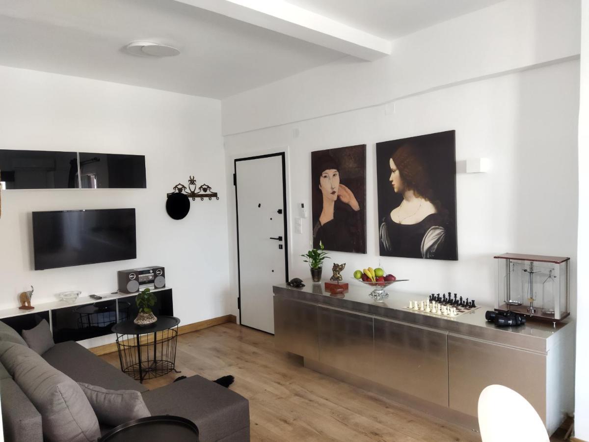 Minimal Apartment By The Beach Corinth エクステリア 写真