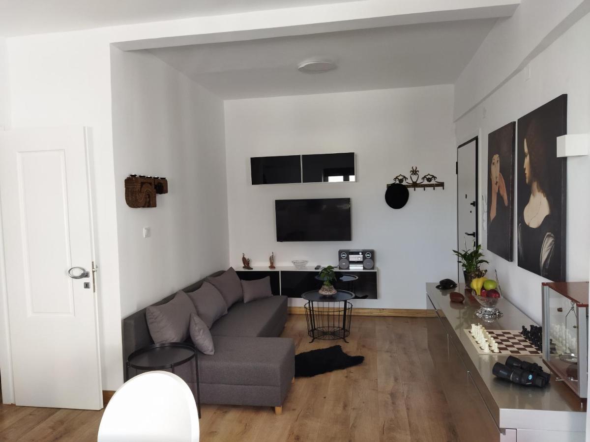 Minimal Apartment By The Beach Corinth エクステリア 写真