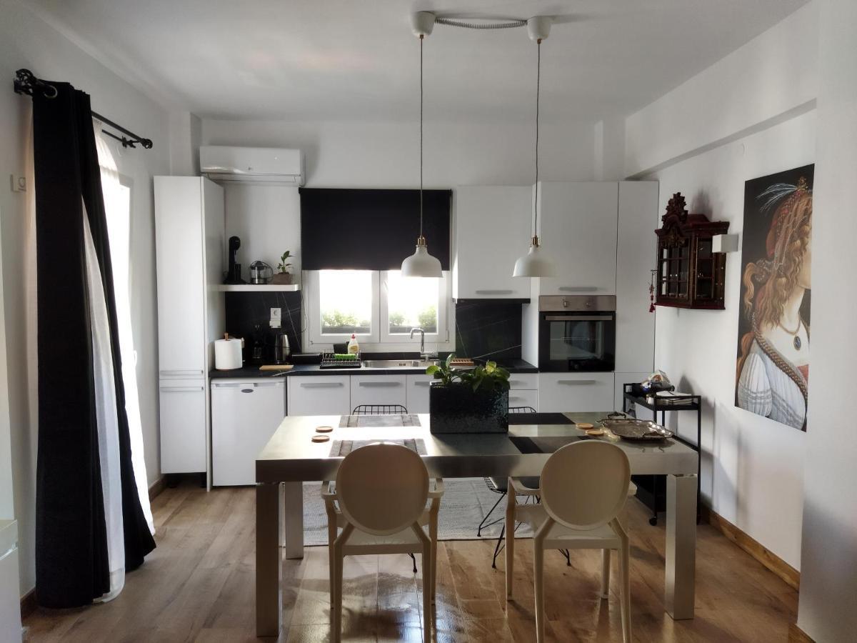 Minimal Apartment By The Beach Corinth エクステリア 写真